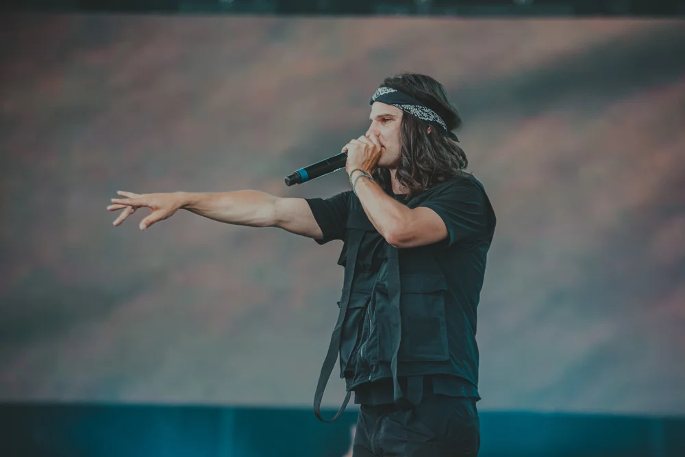 A singer pointing across the stage
